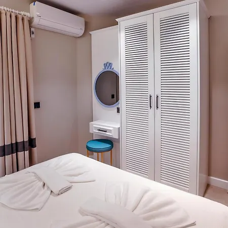 Jasmine Akyaka * Ula